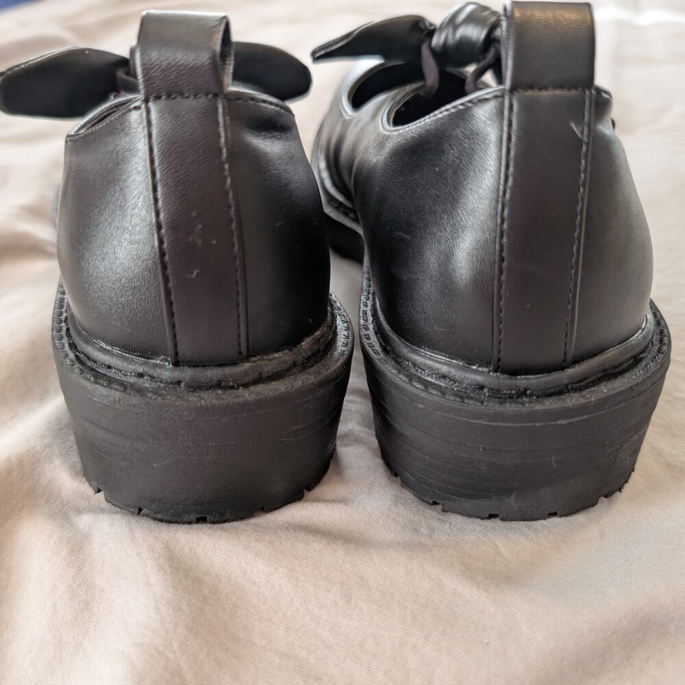 black Torrid 7WW lug sole mary jane with bow detail faux leather EUC - Picture 3 of 8